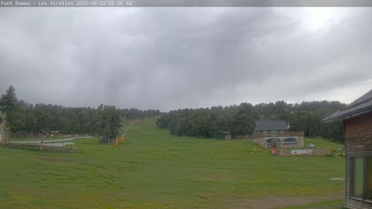 Font Romeu Pyrenees 2000 m Les Airelles Ski Slopes Live Cam - Prades, Pyrenees-Orientales, Occitanie, France