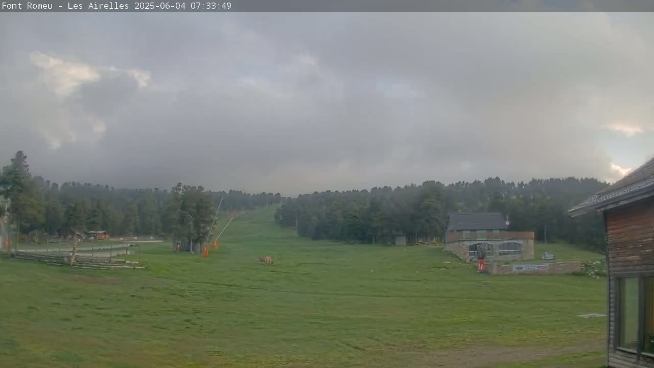 Font Romeu Pyrenees 2000 m Les Airelles Ski Slopes Live Cam - Prades, Pyrenees-Orientales, Occitanie, France