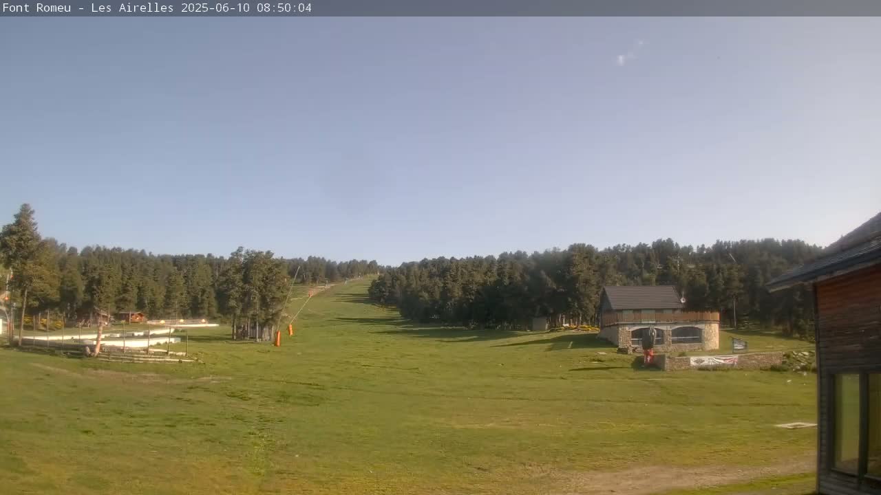 Font Romeu Pyrenees 2000 m Les Airelles Ski Slopes Live Cam - Prades, Pyrenees-Orientales, Occitanie, France