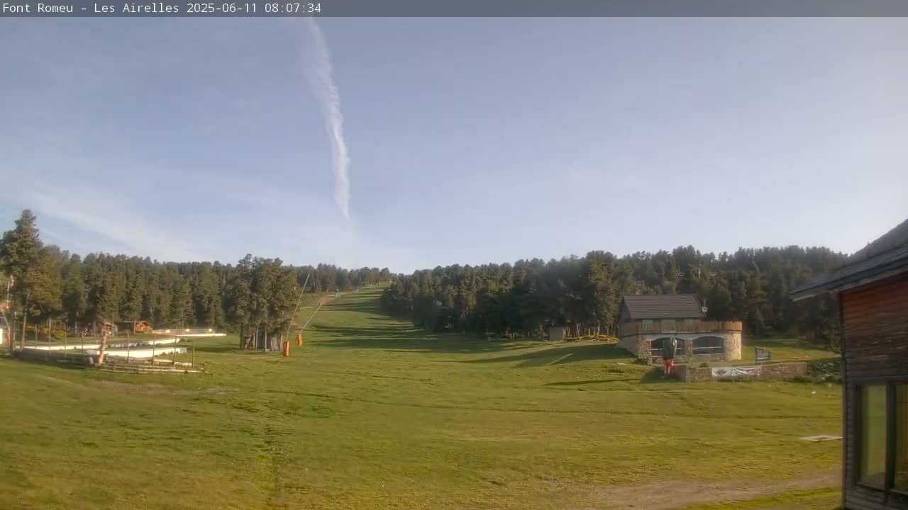 Font Romeu Pyrenees 2000 m Les Airelles Ski Slopes Live Cam - Prades, Pyrenees-Orientales, Occitanie, France