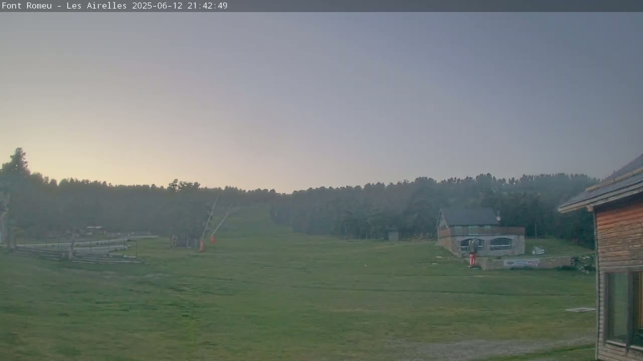 Font Romeu Pyrenees 2000 m Les Airelles Ski Slopes Live Cam - Prades, Pyrenees-Orientales, Occitanie, France