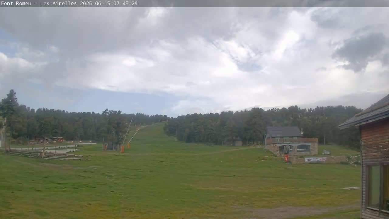 Font Romeu Pyrenees 2000 m Les Airelles Ski Slopes Live Cam - Prades, Pyrenees-Orientales, Occitanie, France