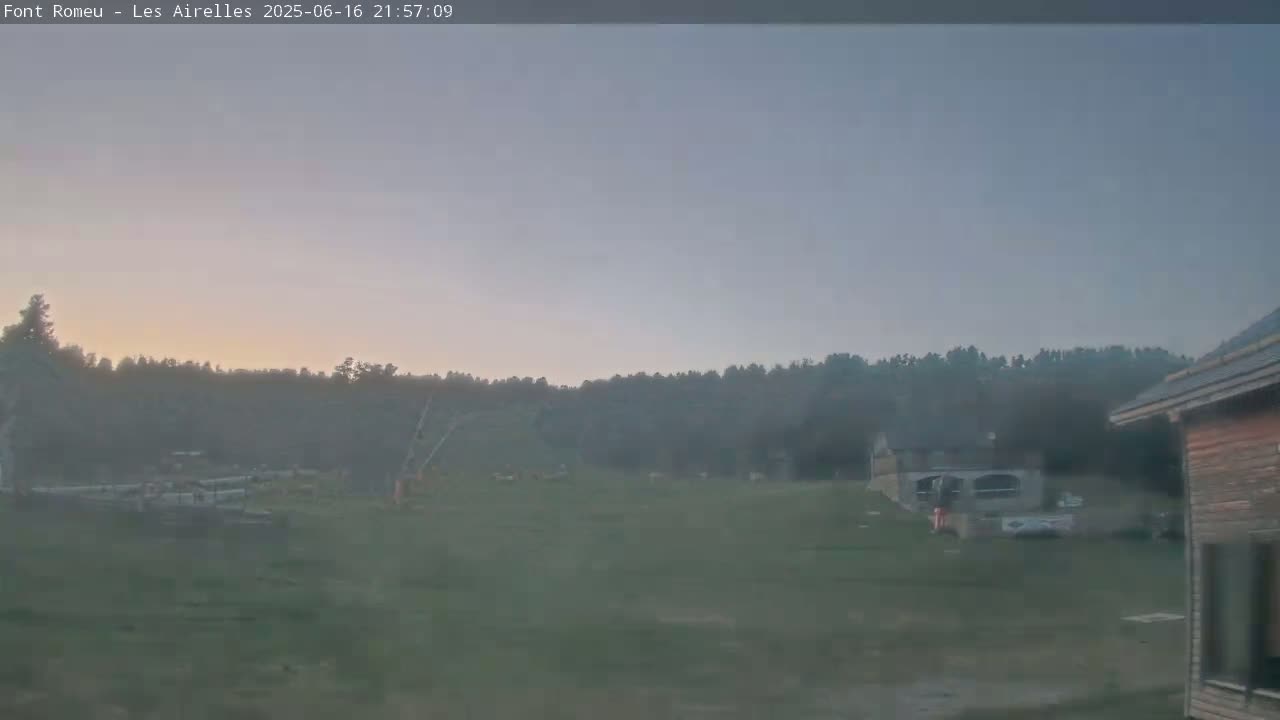 Font Romeu Pyrenees 2000 m Les Airelles Ski Slopes Live Cam - Prades, Pyrenees-Orientales, Occitanie, France