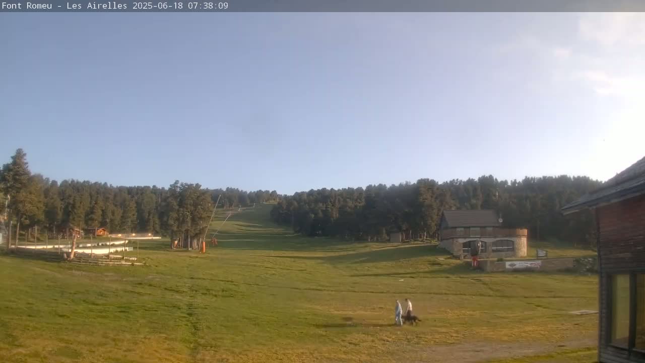Font Romeu Pyrenees 2000 m Les Airelles Ski Slopes Live Cam - Prades, Pyrenees-Orientales, Occitanie, France