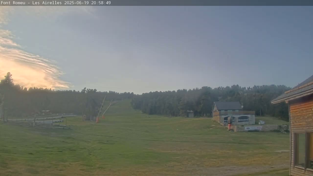 Font Romeu Pyrenees 2000 m Les Airelles Ski Slopes Live Cam - Prades, Pyrenees-Orientales, Occitanie, France