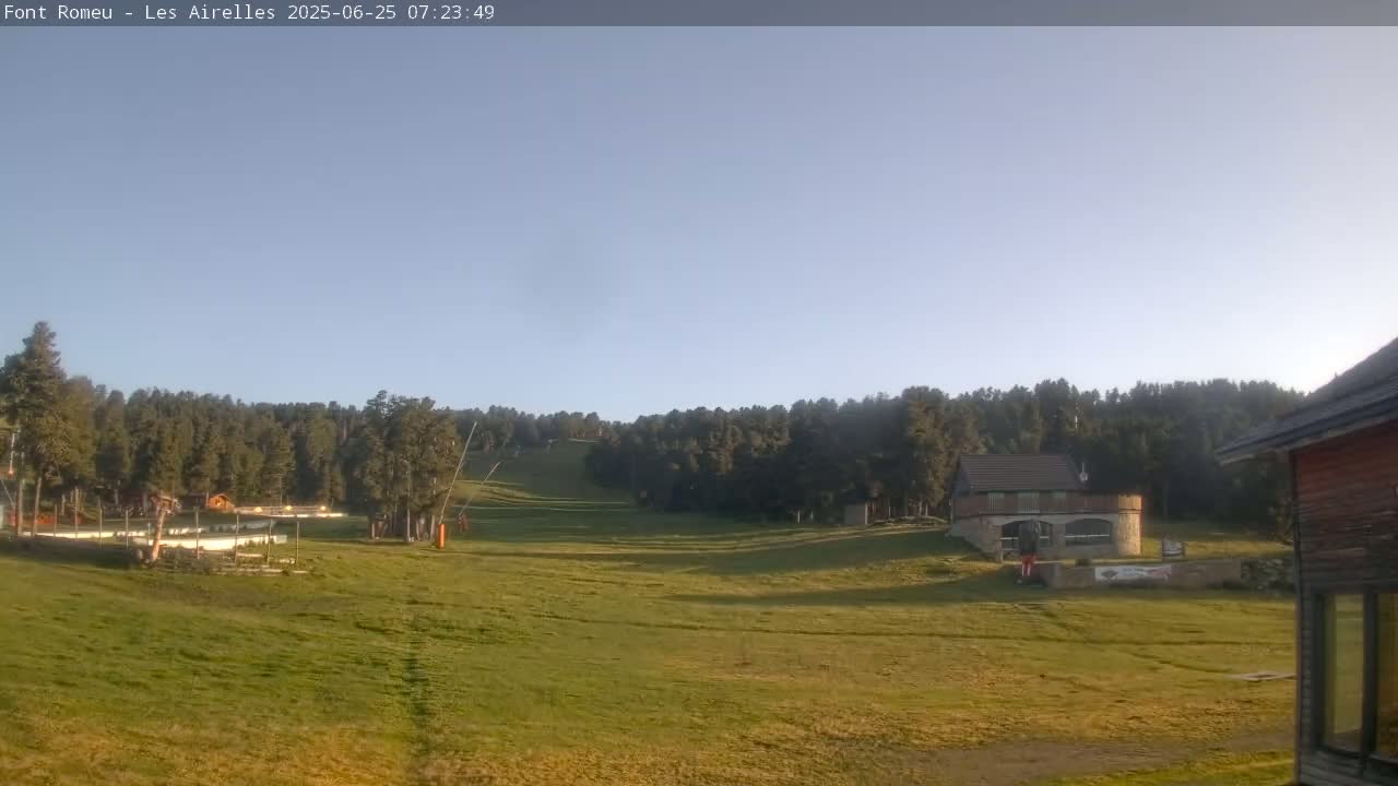 Font Romeu Pyrenees 2000 m Les Airelles Ski Slopes Live Cam - Prades, Pyrenees-Orientales, Occitanie, France