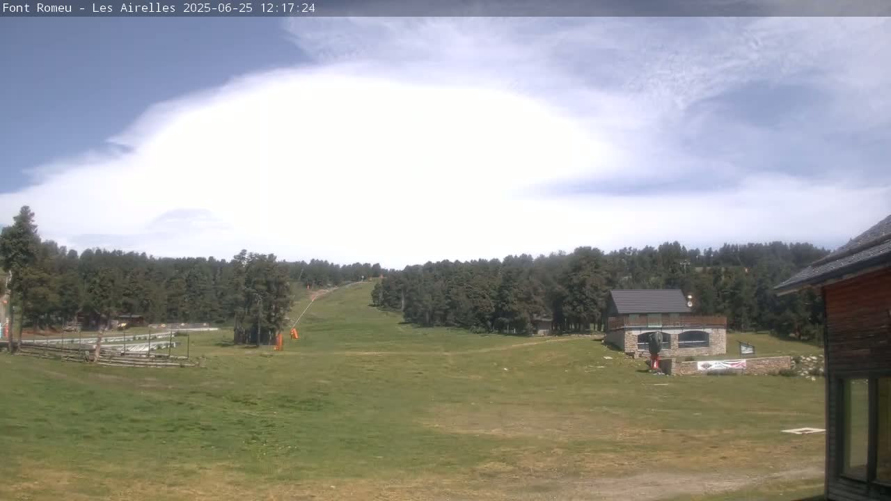 Font Romeu Pyrenees 2000 m Les Airelles Ski Slopes Live Cam - Prades, Pyrenees-Orientales, Occitanie, France