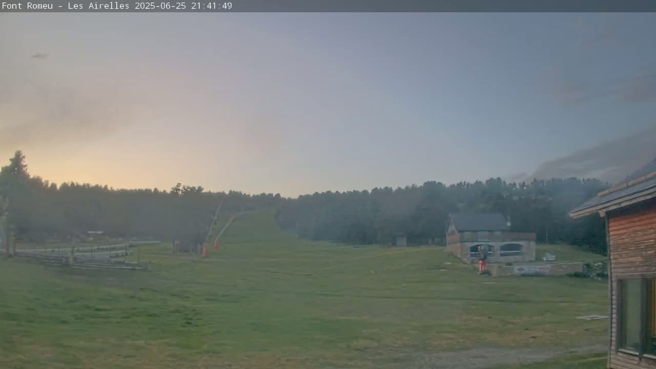 Font Romeu Pyrenees 2000 m Les Airelles Ski Slopes Live Cam - Prades, Pyrenees-Orientales, Occitanie, France