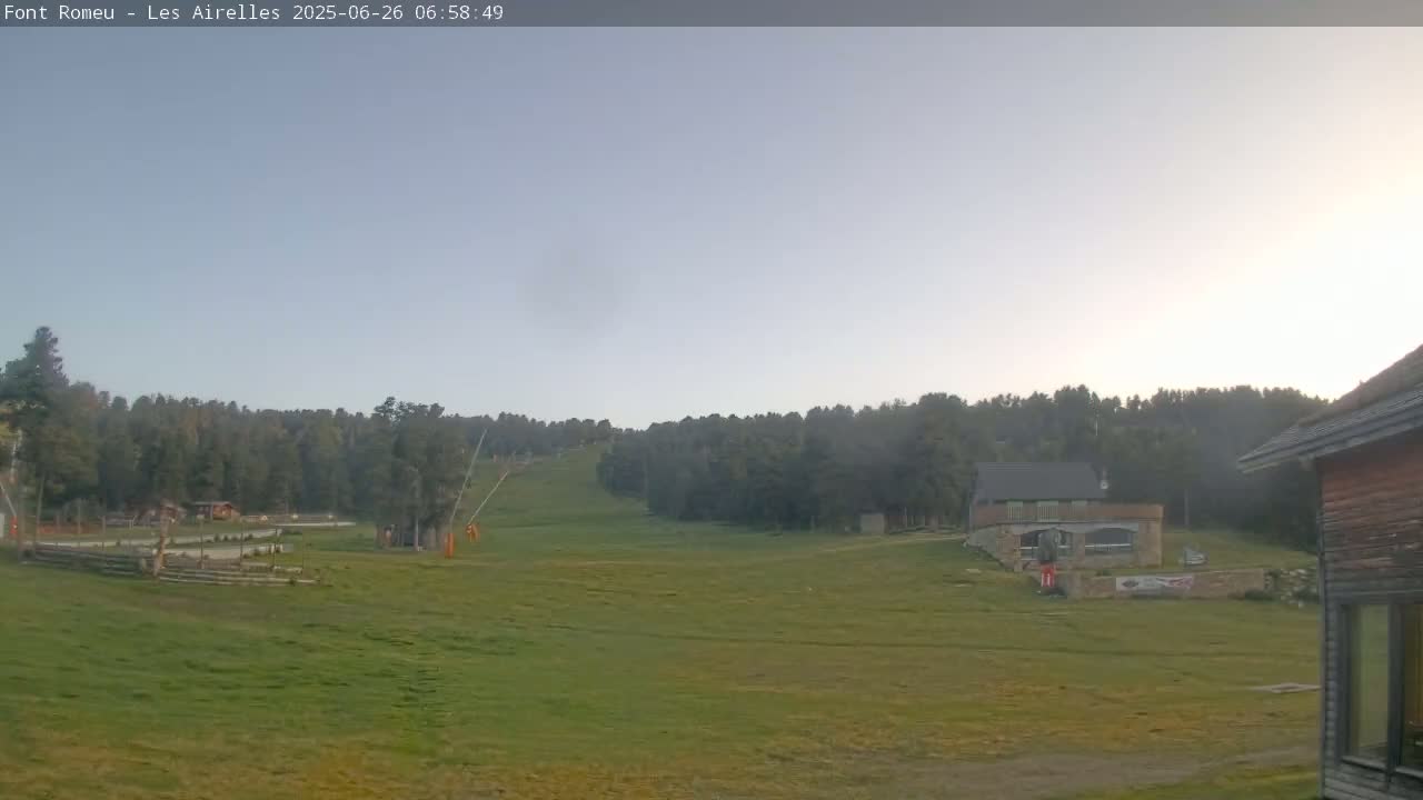 Font Romeu Pyrenees 2000 m Les Airelles Ski Slopes Live Cam - Prades, Pyrenees-Orientales, Occitanie, France