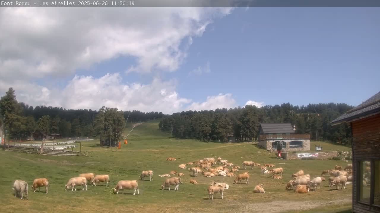 Font Romeu Pyrenees 2000 m Les Airelles Ski Slopes Live Cam - Prades, Pyrenees-Orientales, Occitanie, France