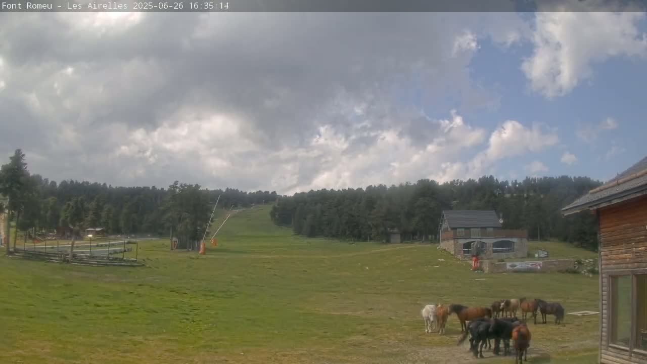 Font Romeu Pyrenees 2000 m Les Airelles Ski Slopes Live Cam - Prades, Pyrenees-Orientales, Occitanie, France
