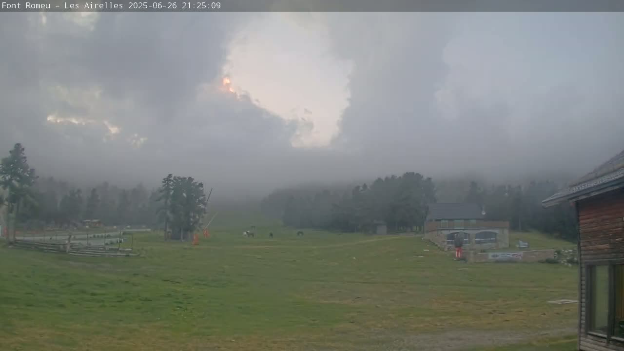 Font Romeu Pyrenees 2000 m Les Airelles Ski Slopes Live Cam - Prades, Pyrenees-Orientales, Occitanie, France