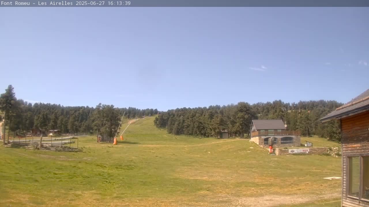 Font Romeu Pyrenees 2000 m Les Airelles Ski Slopes Live Cam - Prades, Pyrenees-Orientales, Occitanie, France