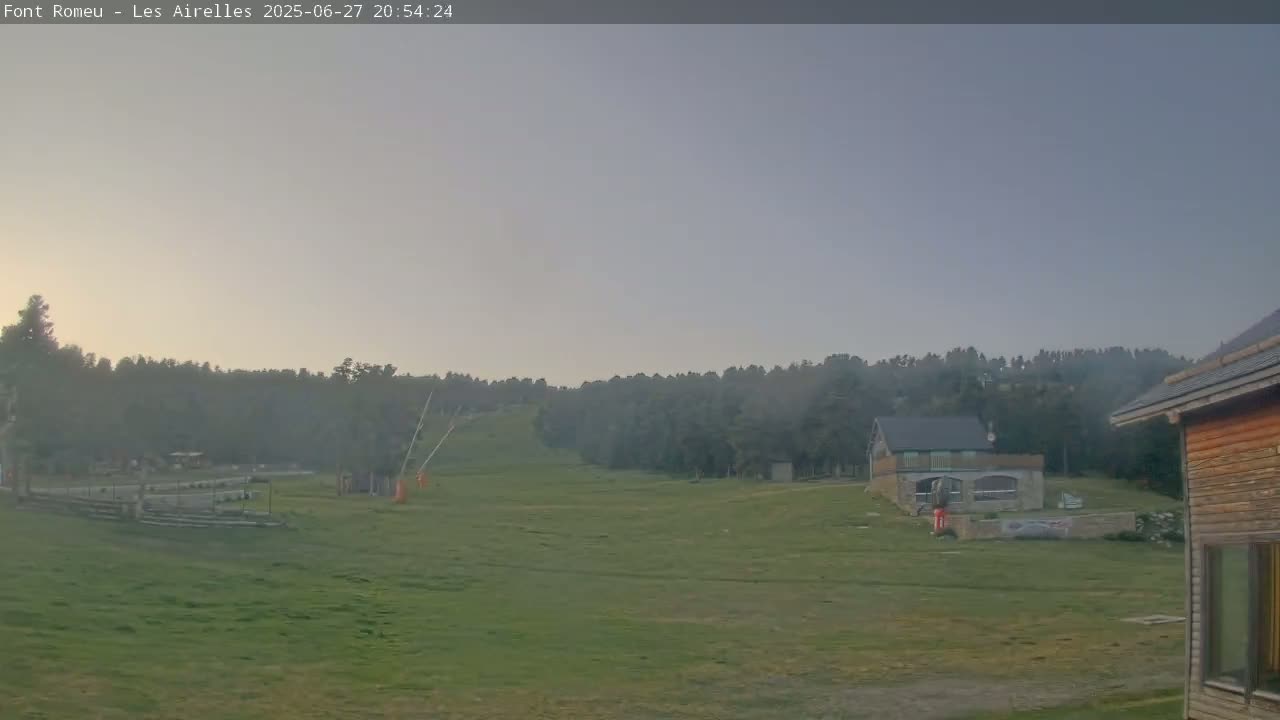 Font Romeu Pyrenees 2000 m Les Airelles Ski Slopes Live Cam - Prades, Pyrenees-Orientales, Occitanie, France