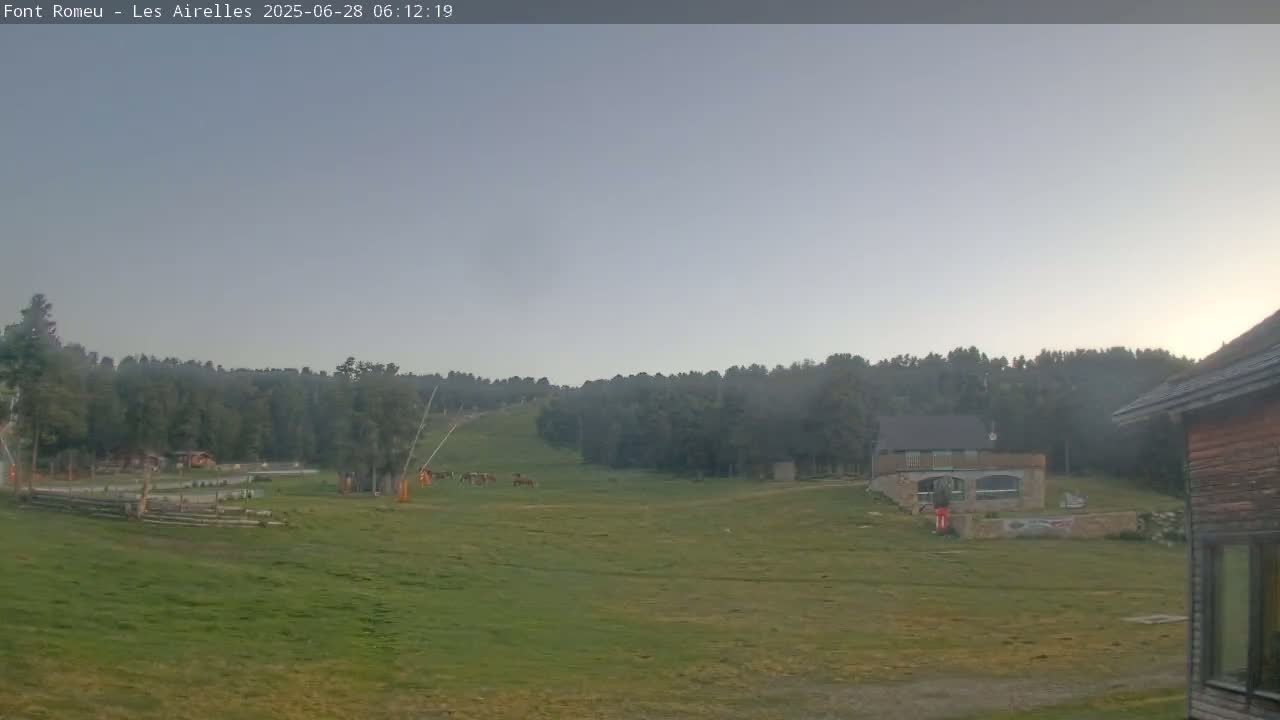 Font Romeu Pyrenees 2000 m Les Airelles Ski Slopes Live Cam - Prades, Pyrenees-Orientales, Occitanie, France