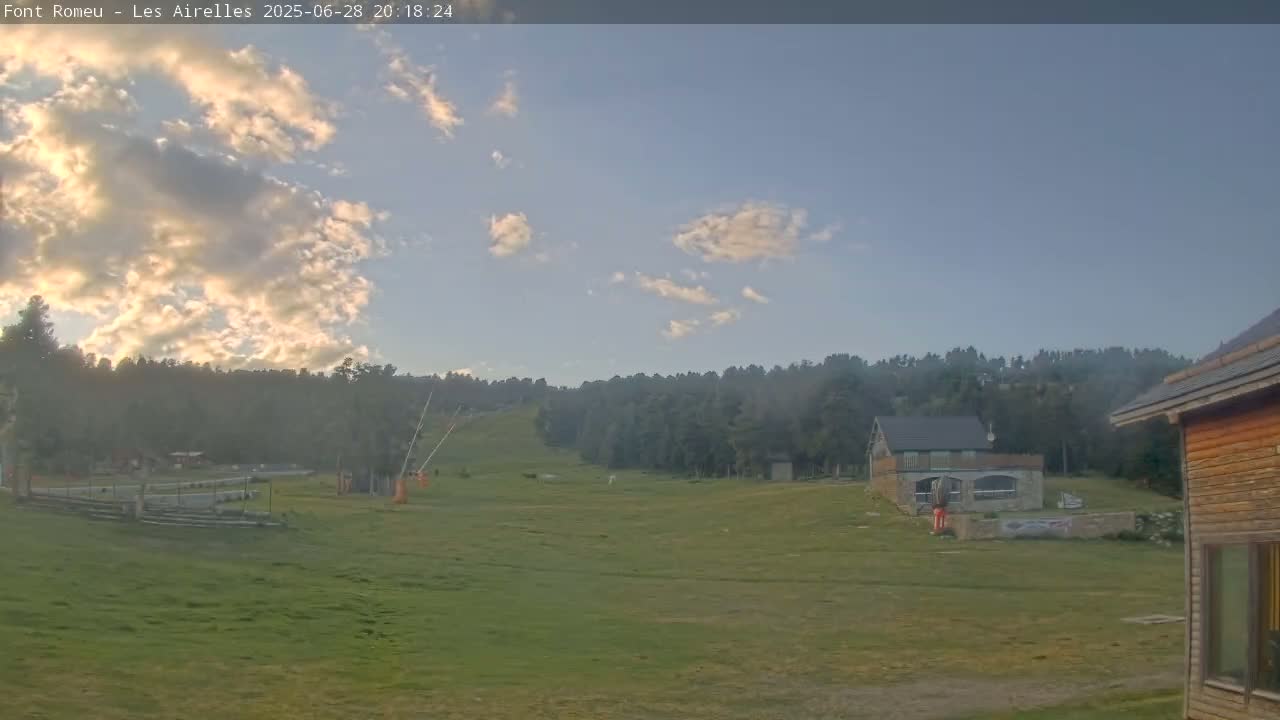 Font Romeu Pyrenees 2000 m Les Airelles Ski Slopes Live Cam - Prades, Pyrenees-Orientales, Occitanie, France