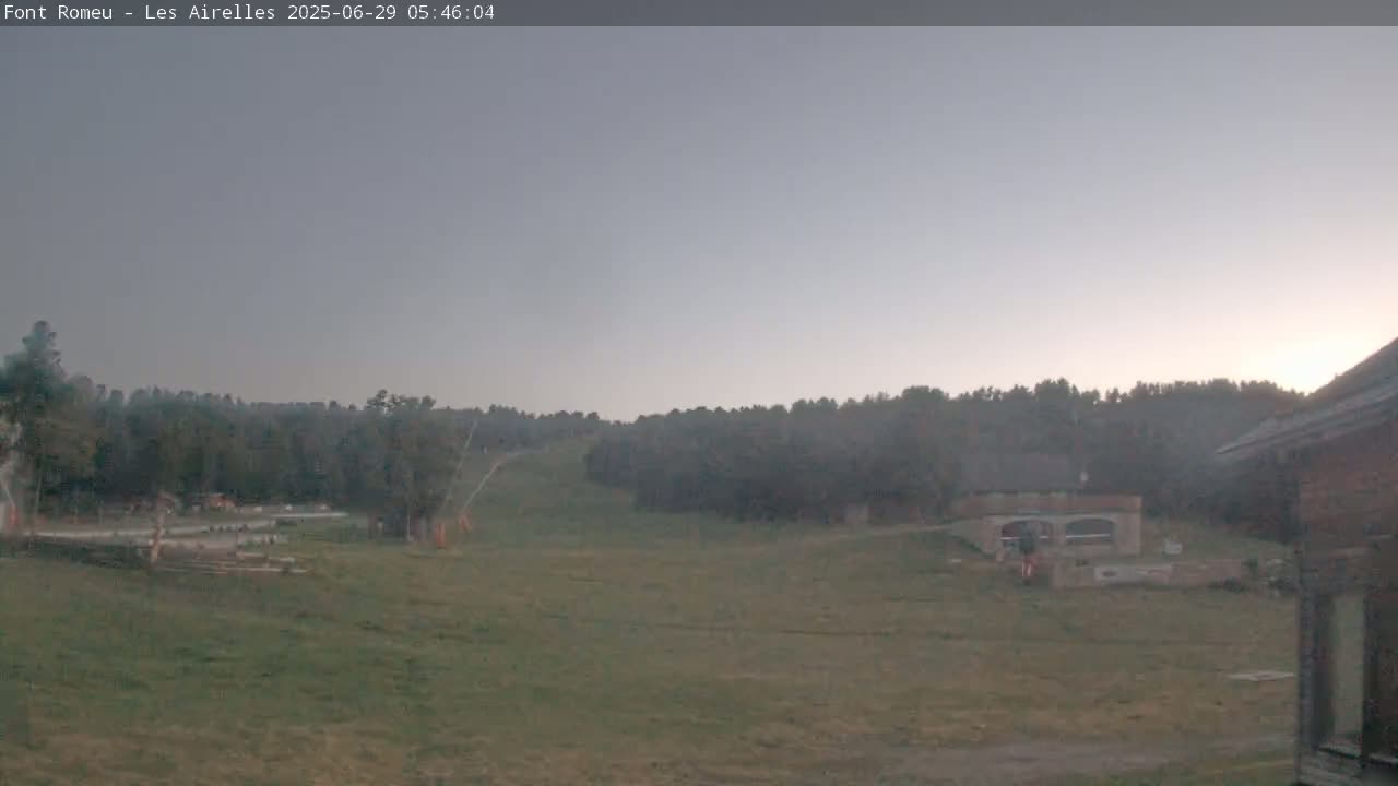 Font Romeu Pyrenees 2000 m Les Airelles Ski Slopes Live Cam - Prades, Pyrenees-Orientales, Occitanie, France