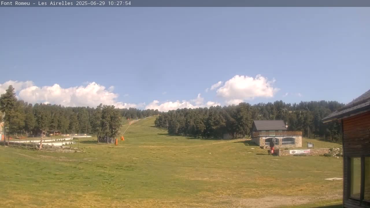 Font Romeu Pyrenees 2000 m Les Airelles Ski Slopes Live Cam - Prades, Pyrenees-Orientales, Occitanie, France