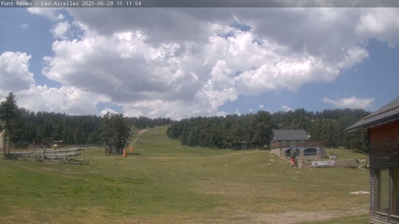 Font Romeu Pyrenees 2000 m Les Airelles Ski Slopes Live Cam - Prades, Pyrenees-Orientales, Occitanie, France