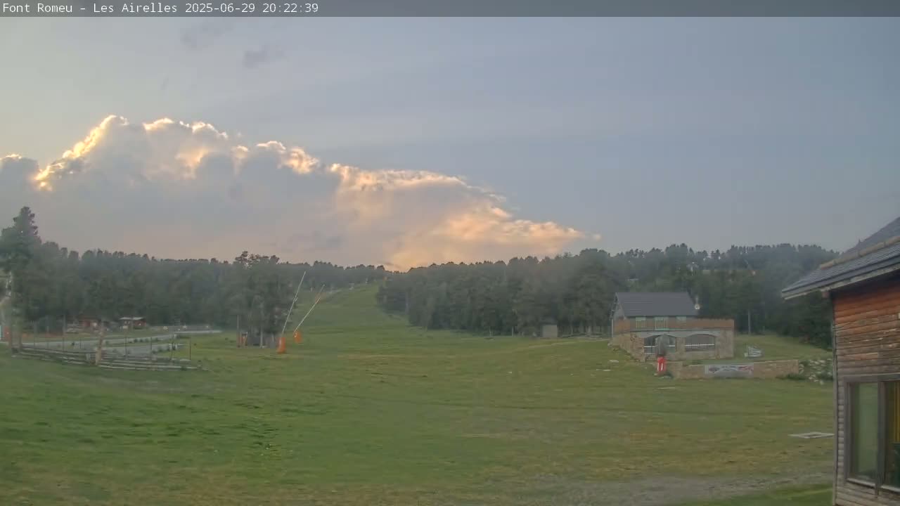 Font Romeu Pyrenees 2000 m Les Airelles Ski Slopes Live Cam - Prades, Pyrenees-Orientales, Occitanie, France