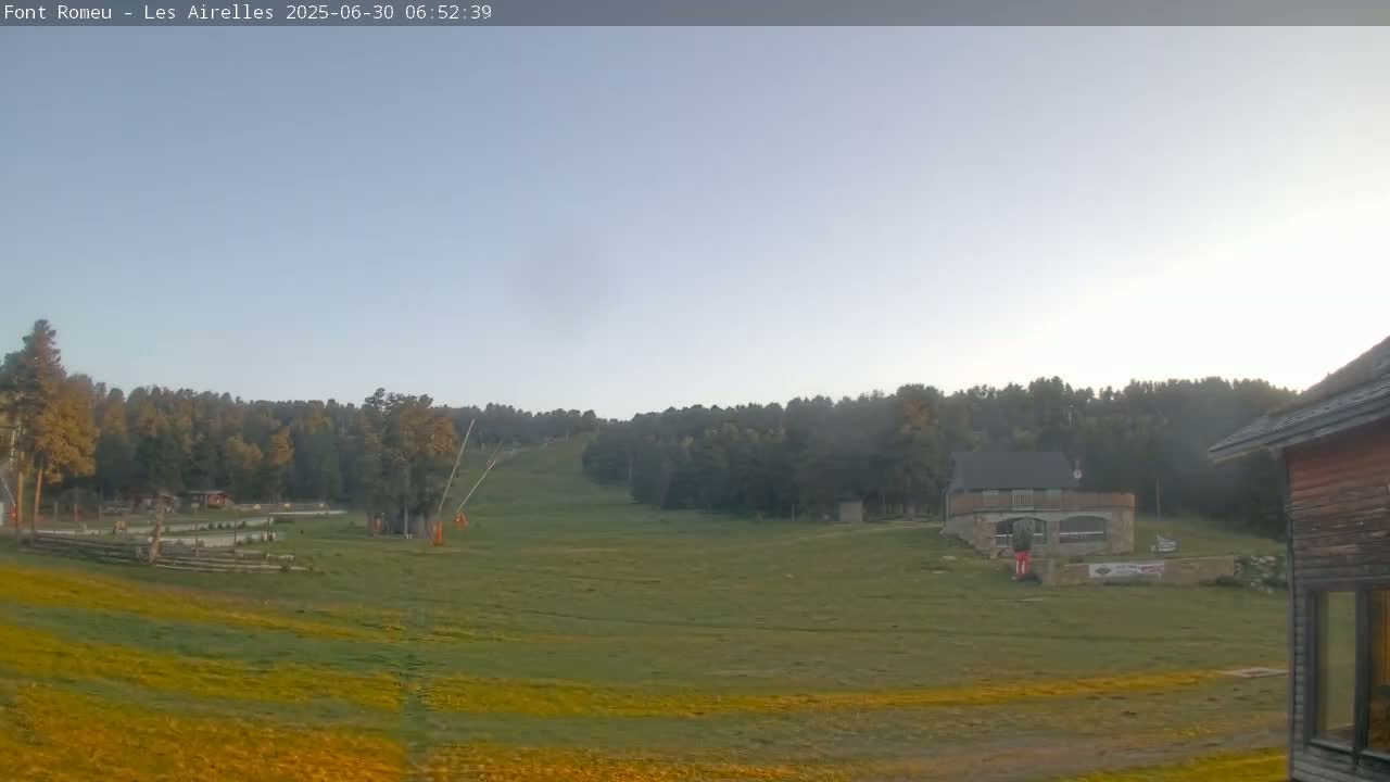 Font Romeu Pyrenees 2000 m Les Airelles Ski Slopes Live Cam - Prades, Pyrenees-Orientales, Occitanie, France