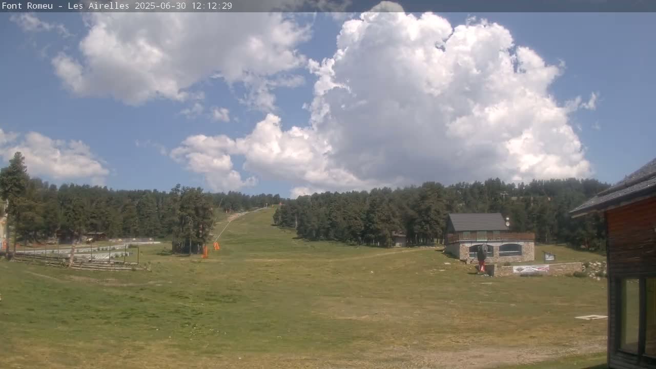 Font Romeu Pyrenees 2000 m Les Airelles Ski Slopes Live Cam - Prades, Pyrenees-Orientales, Occitanie, France