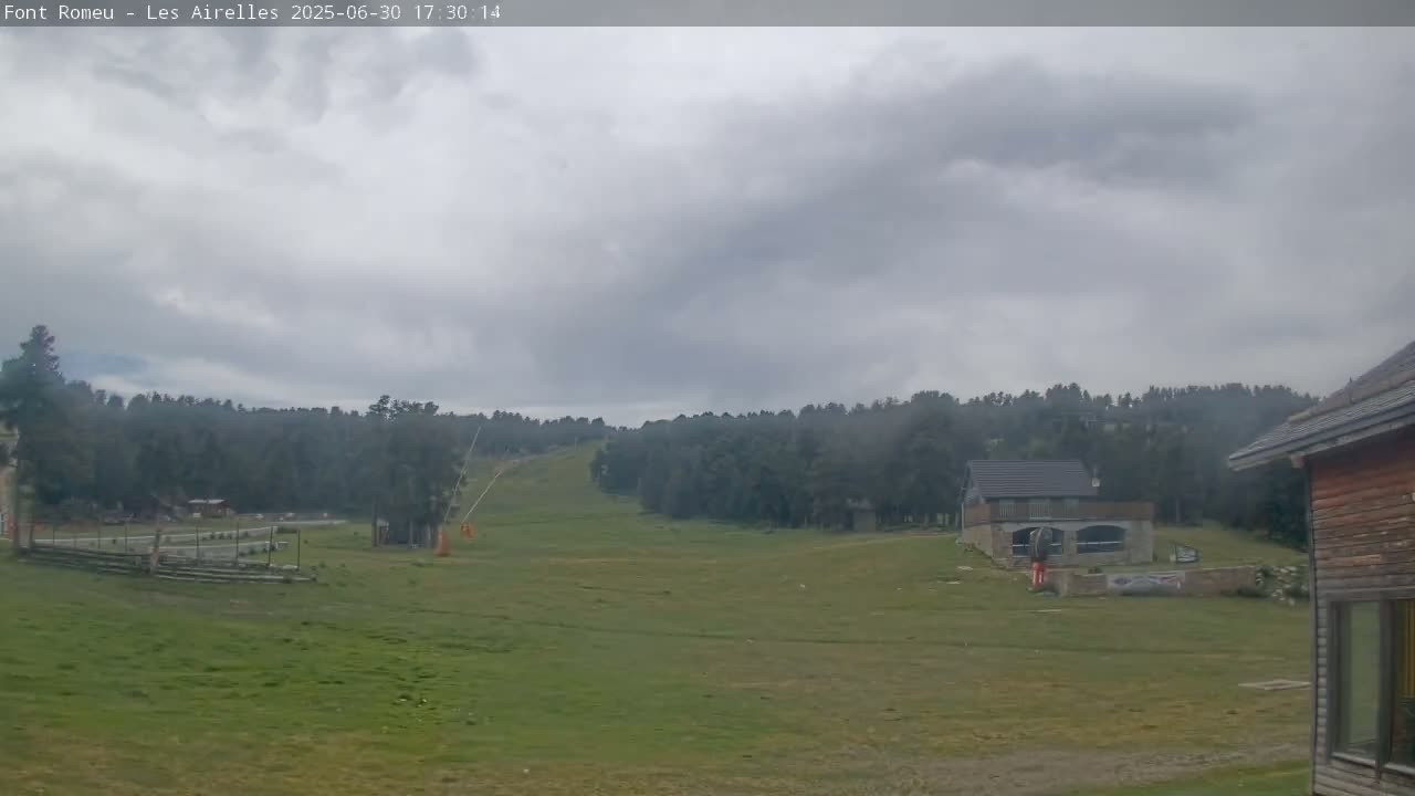 Font Romeu Pyrenees 2000 m Les Airelles Ski Slopes Live Cam - Prades, Pyrenees-Orientales, Occitanie, France