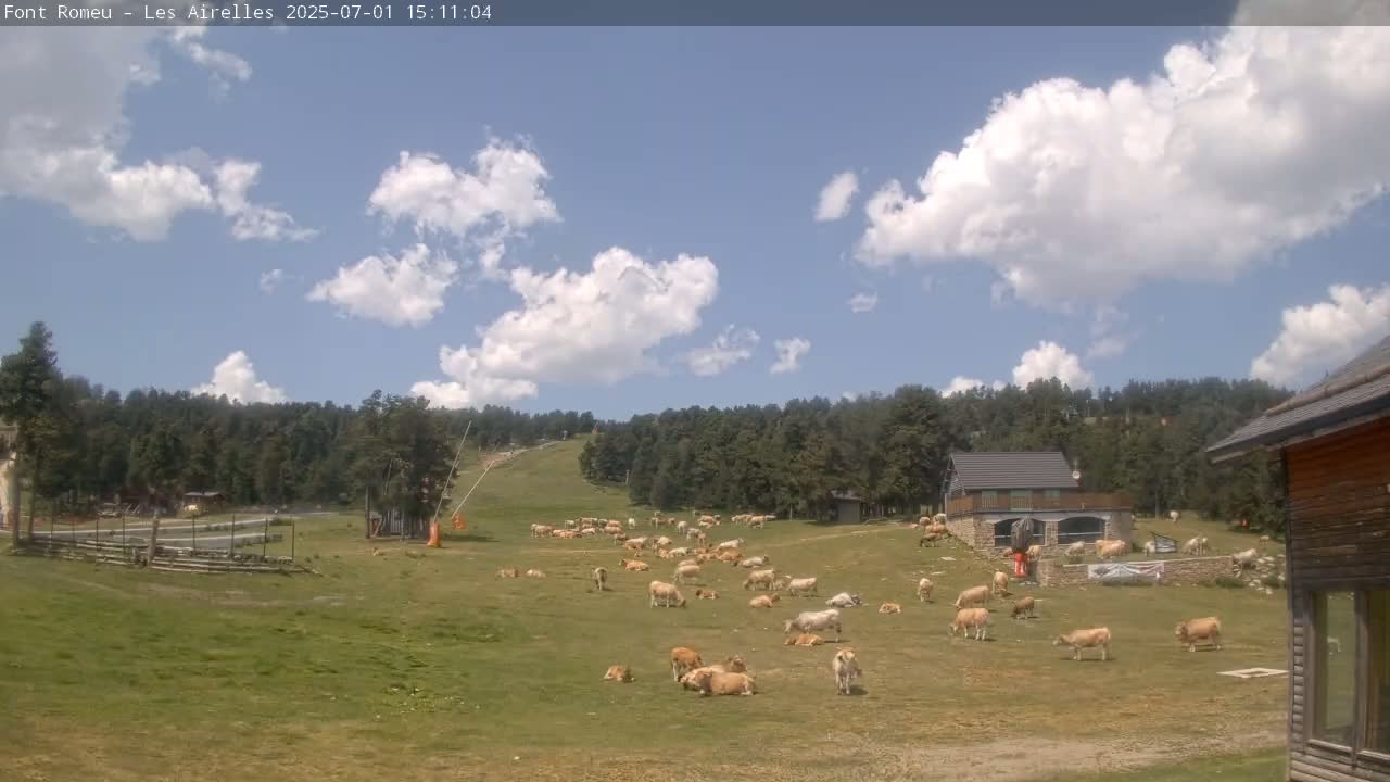 Font Romeu Pyrenees 2000 m Les Airelles Ski Slopes Live Cam - Prades, Pyrenees-Orientales, Occitanie, France