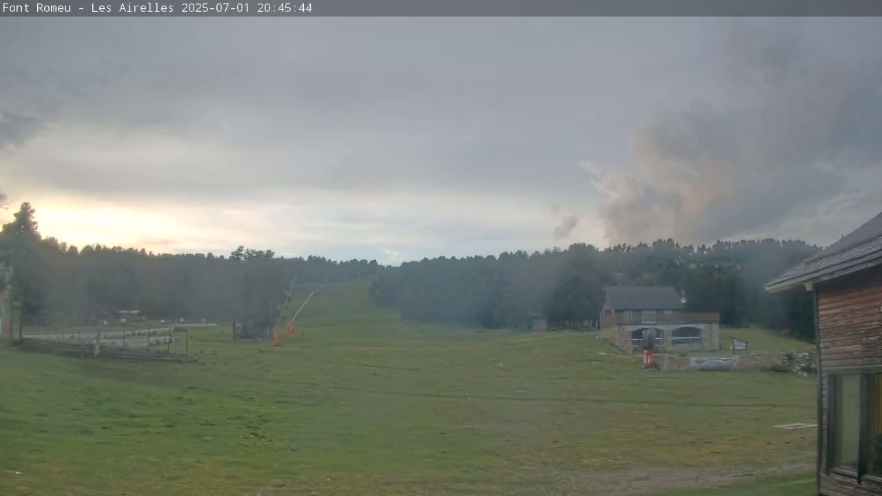 Font Romeu Pyrenees 2000 m Les Airelles Ski Slopes Live Cam - Prades, Pyrenees-Orientales, Occitanie, France