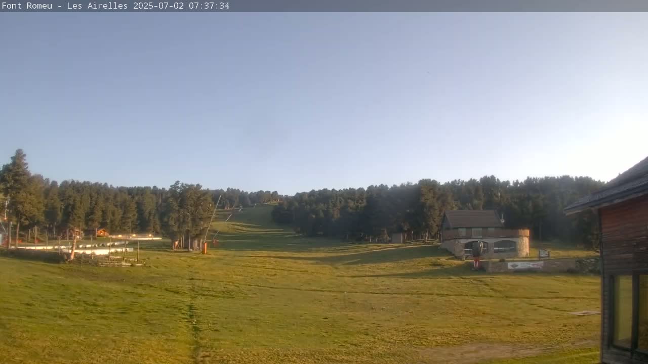 Font Romeu Pyrenees 2000 m Les Airelles Ski Slopes Live Cam - Prades, Pyrenees-Orientales, Occitanie, France