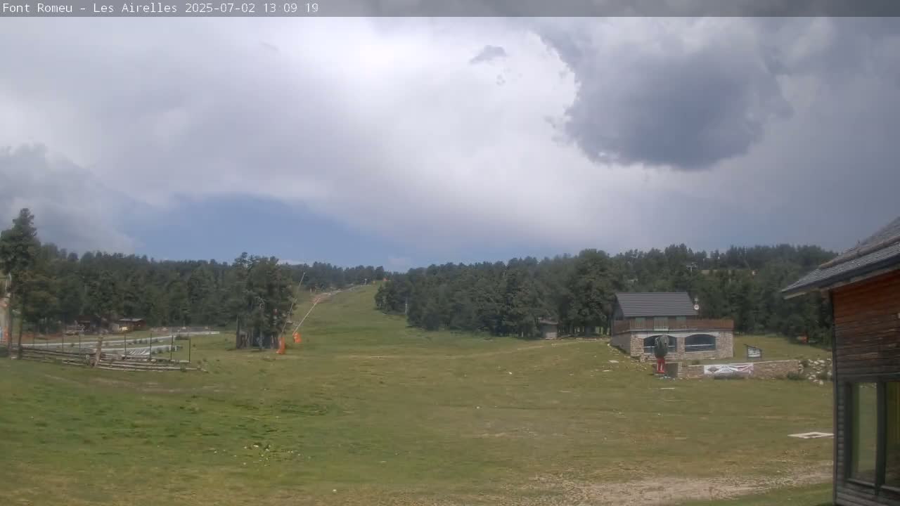 Font Romeu Pyrenees 2000 m Les Airelles Ski Slopes Live Cam - Prades, Pyrenees-Orientales, Occitanie, France
