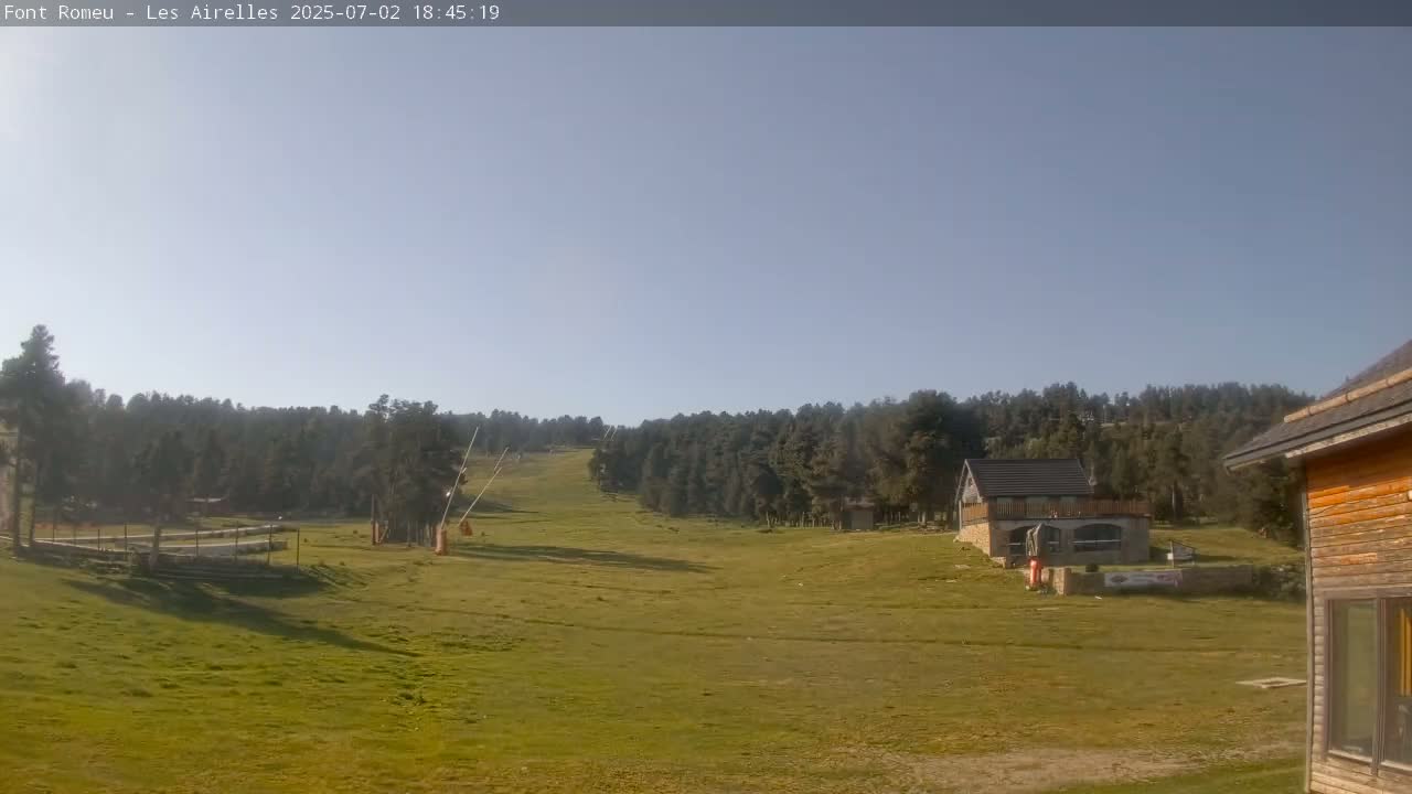 Font Romeu Pyrenees 2000 m Les Airelles Ski Slopes Live Cam - Prades, Pyrenees-Orientales, Occitanie, France