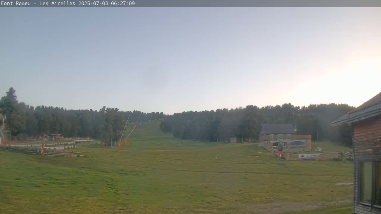 Font Romeu Pyrenees 2000 m Les Airelles Ski Slopes Live Cam - Prades, Pyrenees-Orientales, Occitanie, France