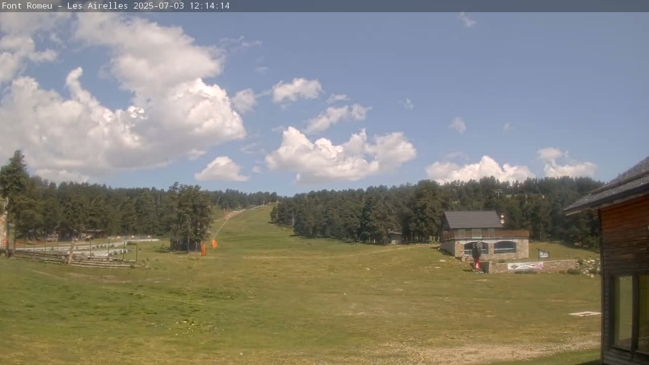 Font Romeu Pyrenees 2000 m Les Airelles Ski Slopes Live Cam - Prades, Pyrenees-Orientales, Occitanie, France