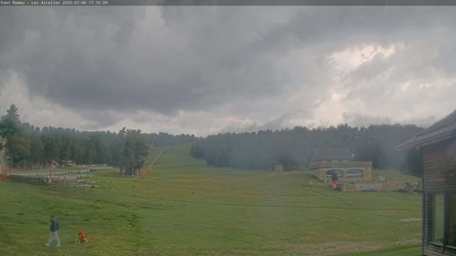Font Romeu Pyrenees 2000 m Les Airelles Ski Slopes Live Cam - Prades, Pyrenees-Orientales, Occitanie, France