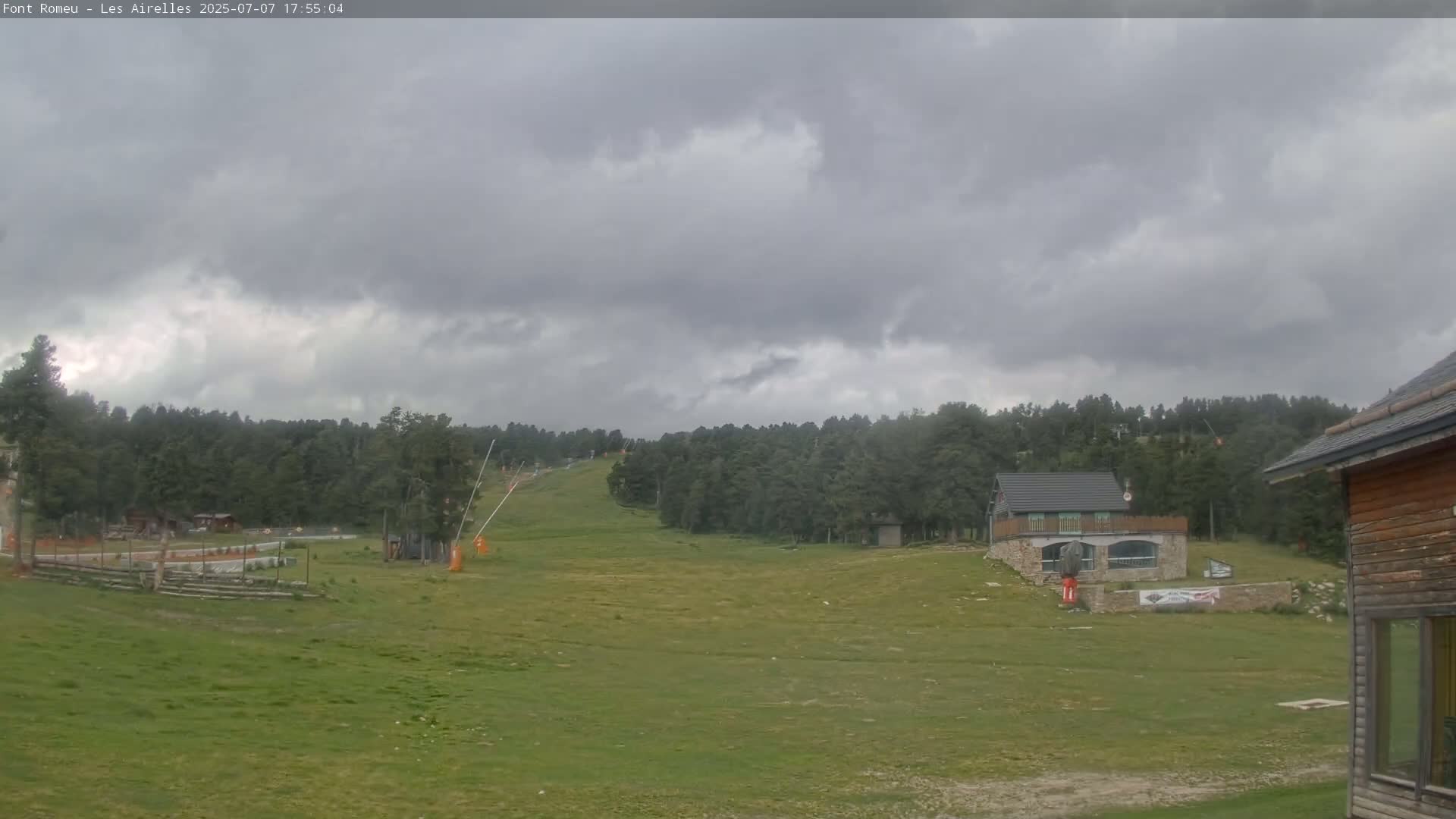 Font Romeu Pyrenees 2000 m Les Airelles Ski Slopes Live Cam - Prades, Pyrenees-Orientales, Occitanie, France