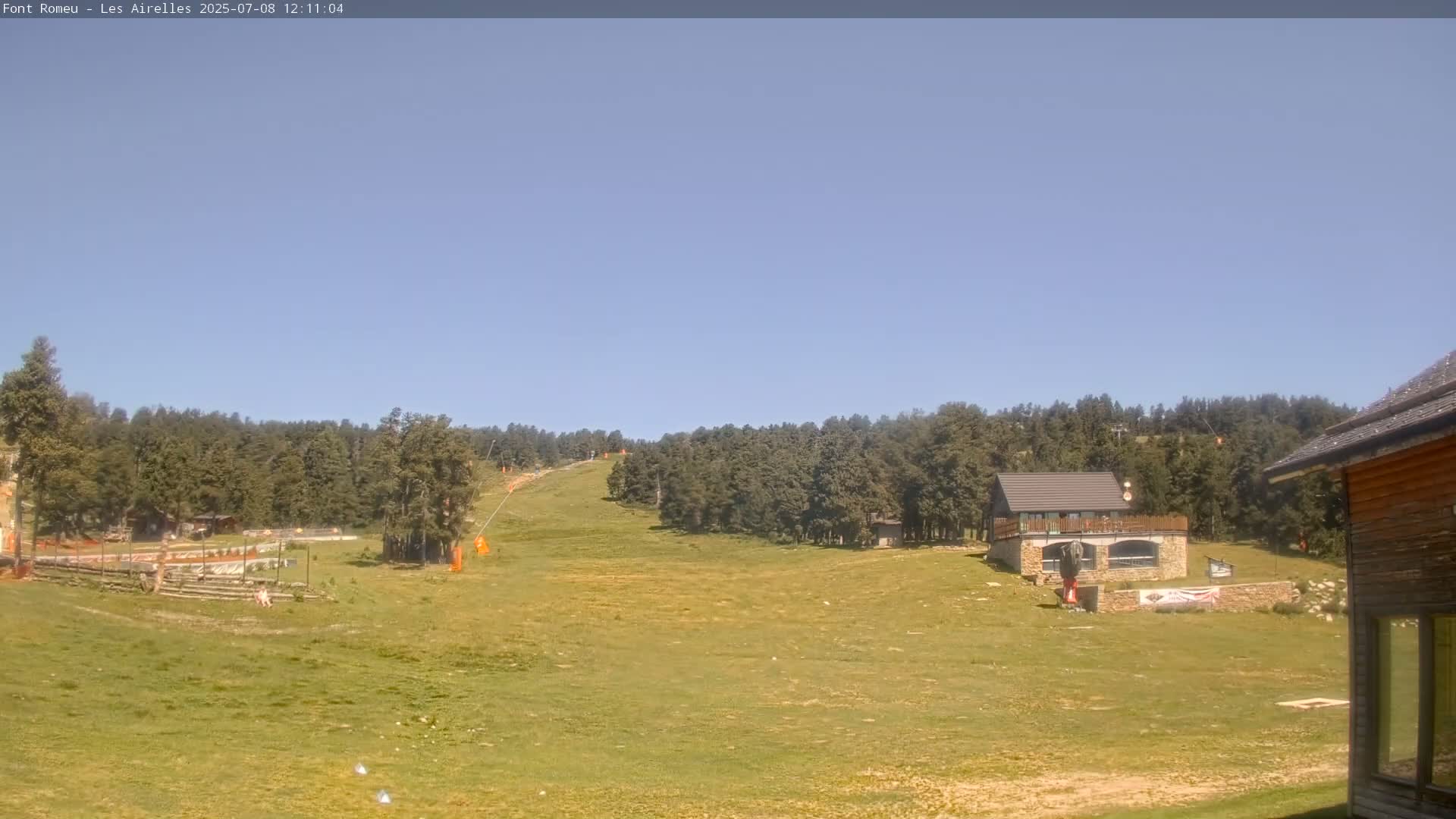 Font Romeu Pyrenees 2000 m Les Airelles Ski Slopes Live Cam - Prades, Pyrenees-Orientales, Occitanie, France