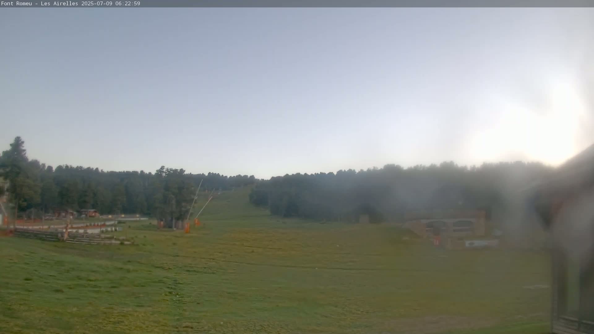 Font Romeu Pyrenees 2000 m Les Airelles Ski Slopes Live Cam - Prades, Pyrenees-Orientales, Occitanie, France