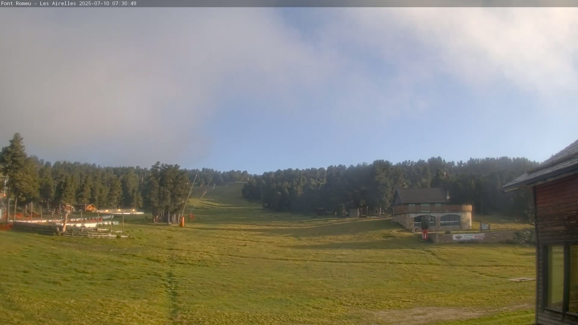 Font Romeu Pyrenees 2000 m Les Airelles Ski Slopes Live Cam - Prades, Pyrenees-Orientales, Occitanie, France