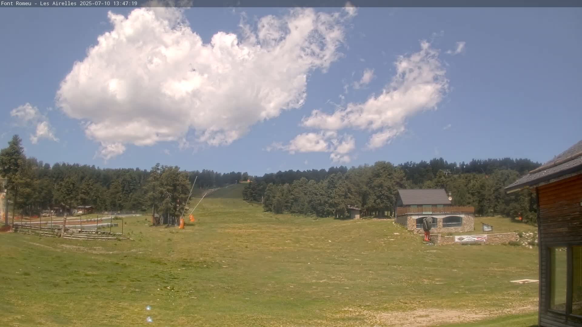 Font Romeu Pyrenees 2000 m Les Airelles Ski Slopes Live Cam - Prades, Pyrenees-Orientales, Occitanie, France