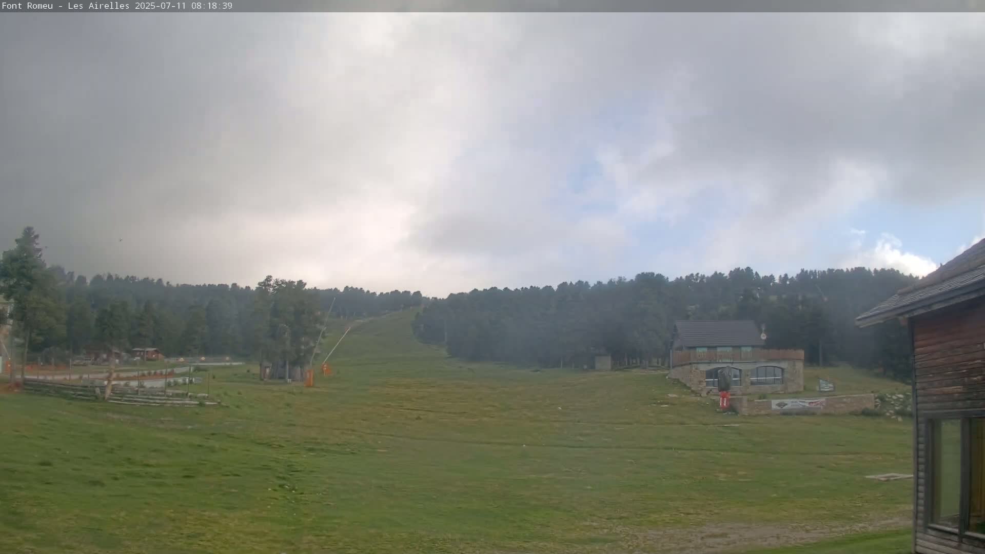 Font Romeu Pyrenees 2000 m Les Airelles Ski Slopes Live Cam - Prades, Pyrenees-Orientales, Occitanie, France