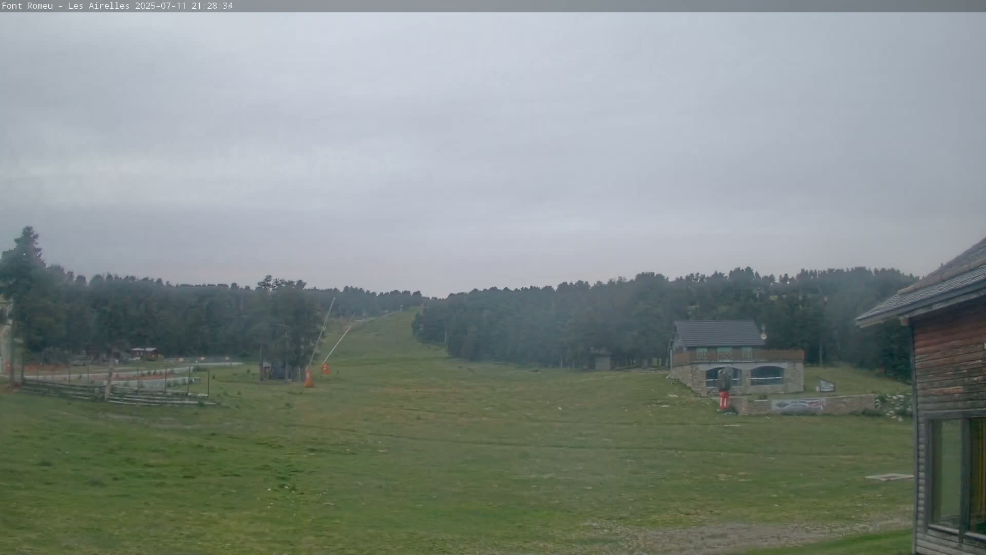 Font Romeu Pyrenees 2000 m Les Airelles Ski Slopes Live Cam - Prades, Pyrenees-Orientales, Occitanie, France