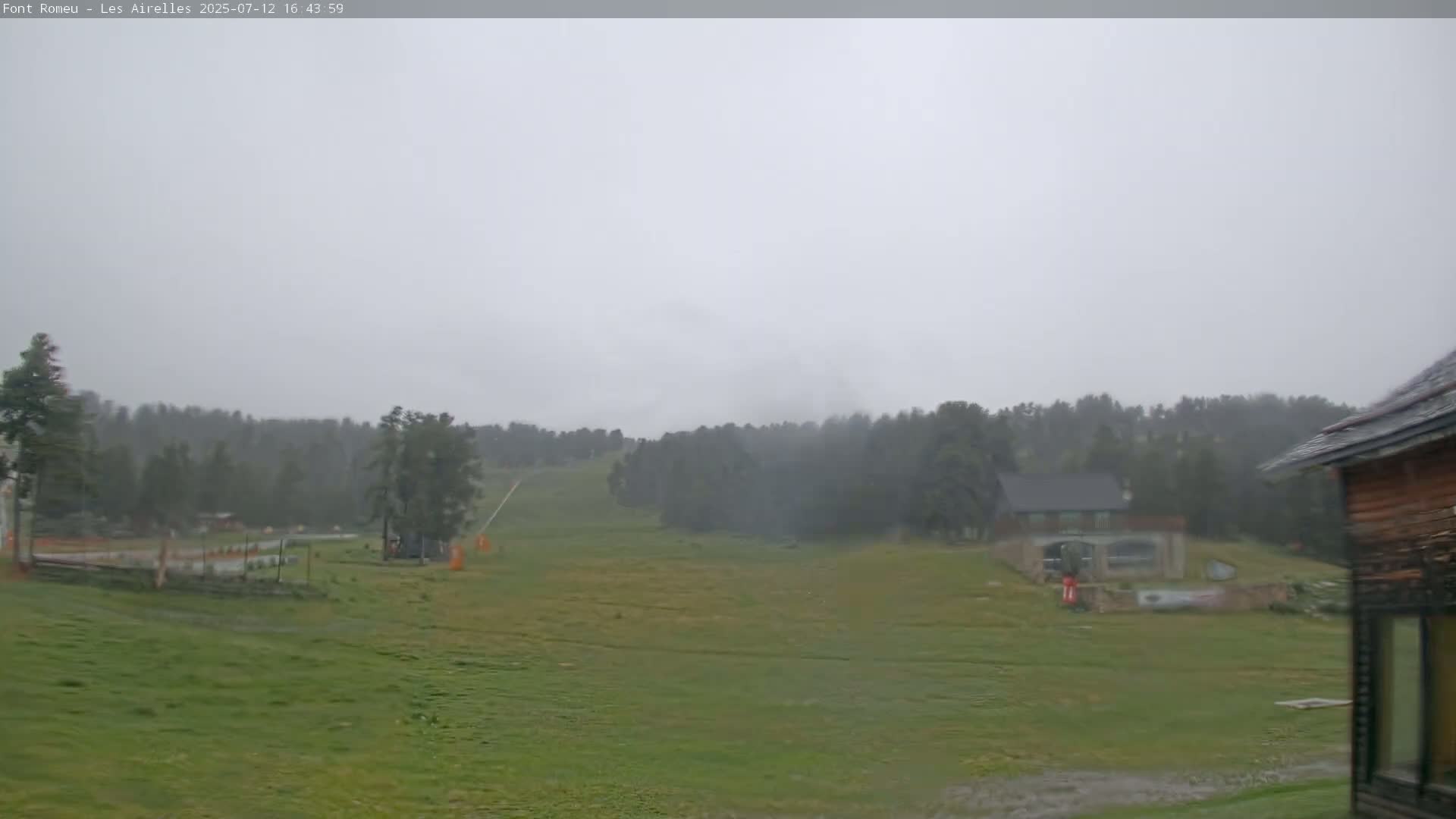 Font Romeu Pyrenees 2000 m Les Airelles Ski Slopes Live Cam - Prades, Pyrenees-Orientales, Occitanie, France