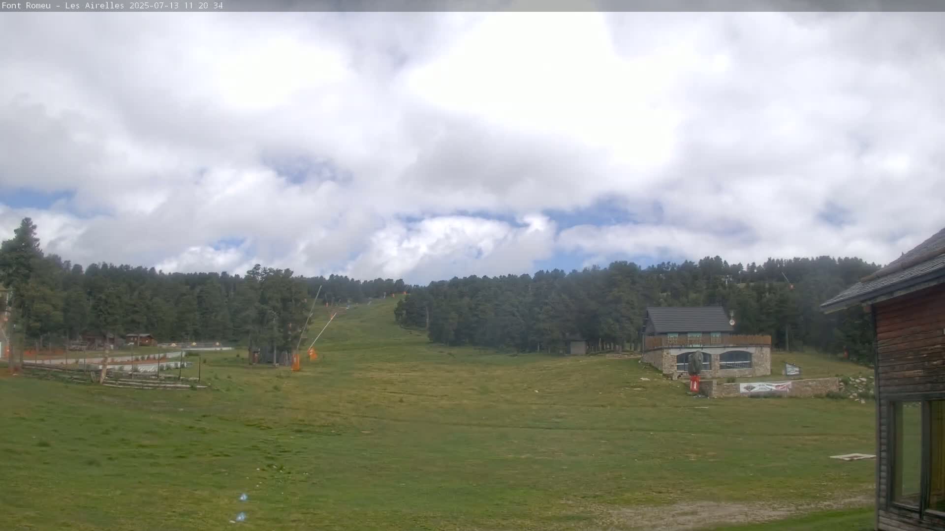 Font Romeu Pyrenees 2000 m Les Airelles Ski Slopes Live Cam - Prades, Pyrenees-Orientales, Occitanie, France