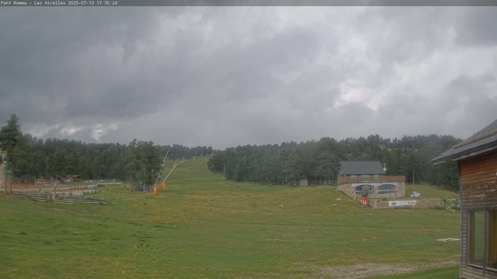 Font Romeu Pyrenees 2000 m Les Airelles Ski Slopes Live Cam - Prades, Pyrenees-Orientales, Occitanie, France
