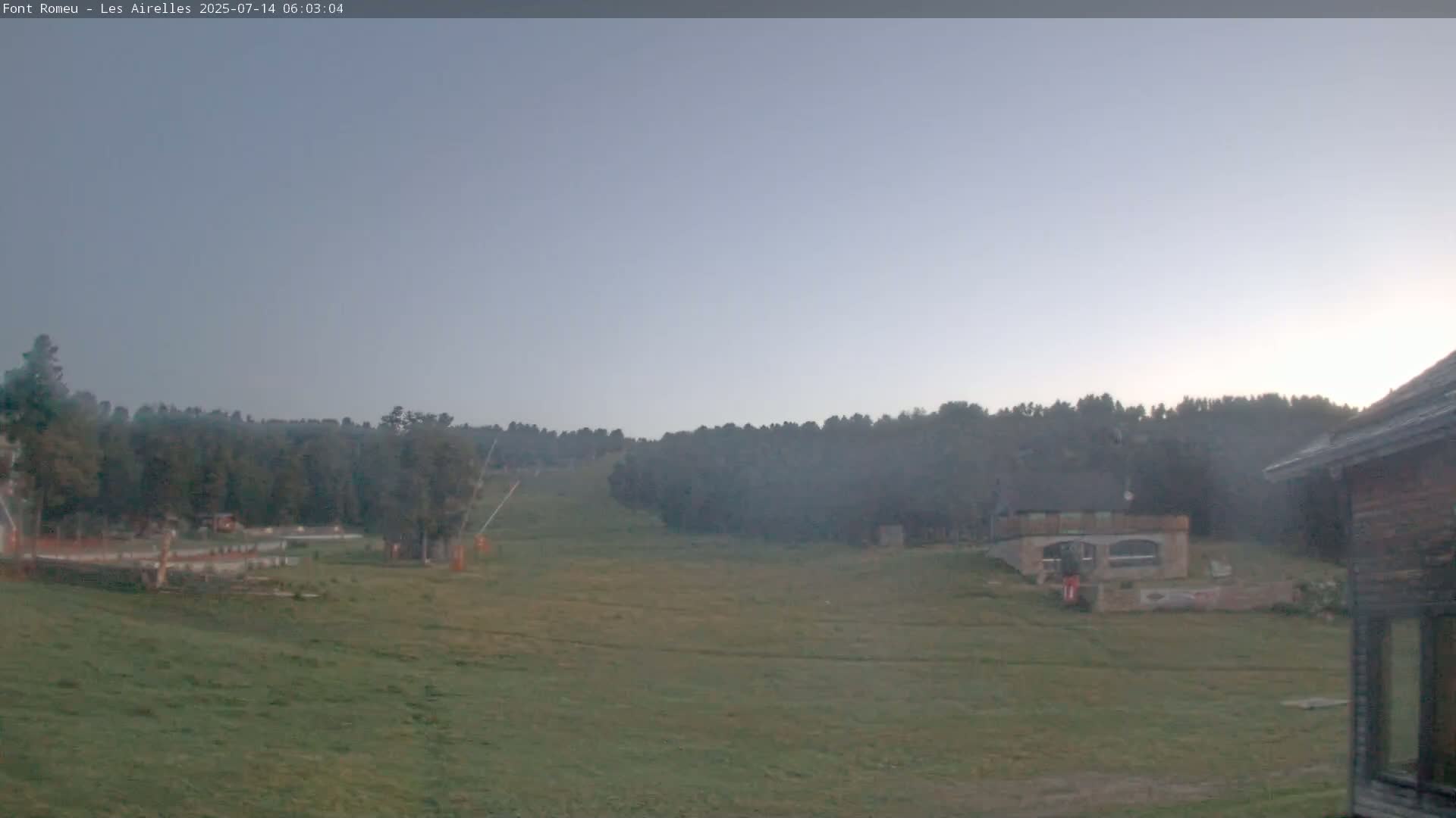 Font Romeu Pyrenees 2000 m Les Airelles Ski Slopes Live Cam - Prades, Pyrenees-Orientales, Occitanie, France