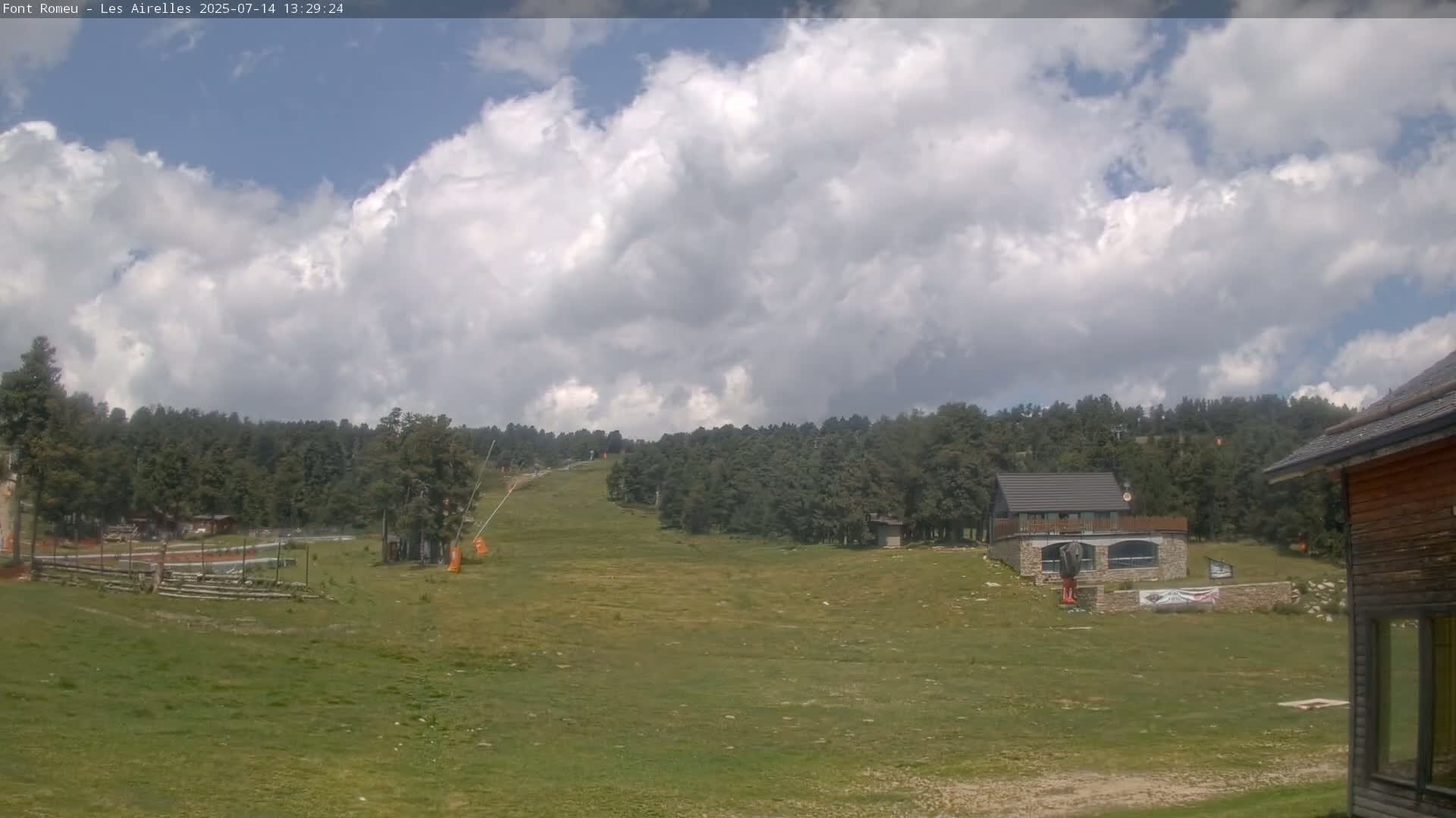 Font Romeu Pyrenees 2000 m Les Airelles Ski Slopes Live Cam - Prades, Pyrenees-Orientales, Occitanie, France