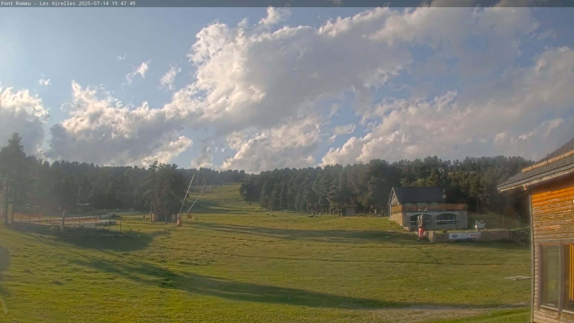 Font Romeu Pyrenees 2000 m Les Airelles Ski Slopes Live Cam - Prades, Pyrenees-Orientales, Occitanie, France