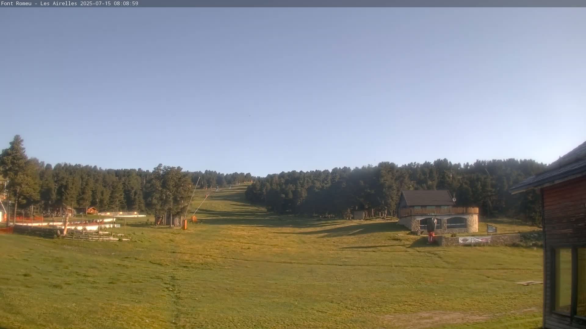 Font Romeu Pyrenees 2000 m Les Airelles Ski Slopes Live Cam - Prades, Pyrenees-Orientales, Occitanie, France