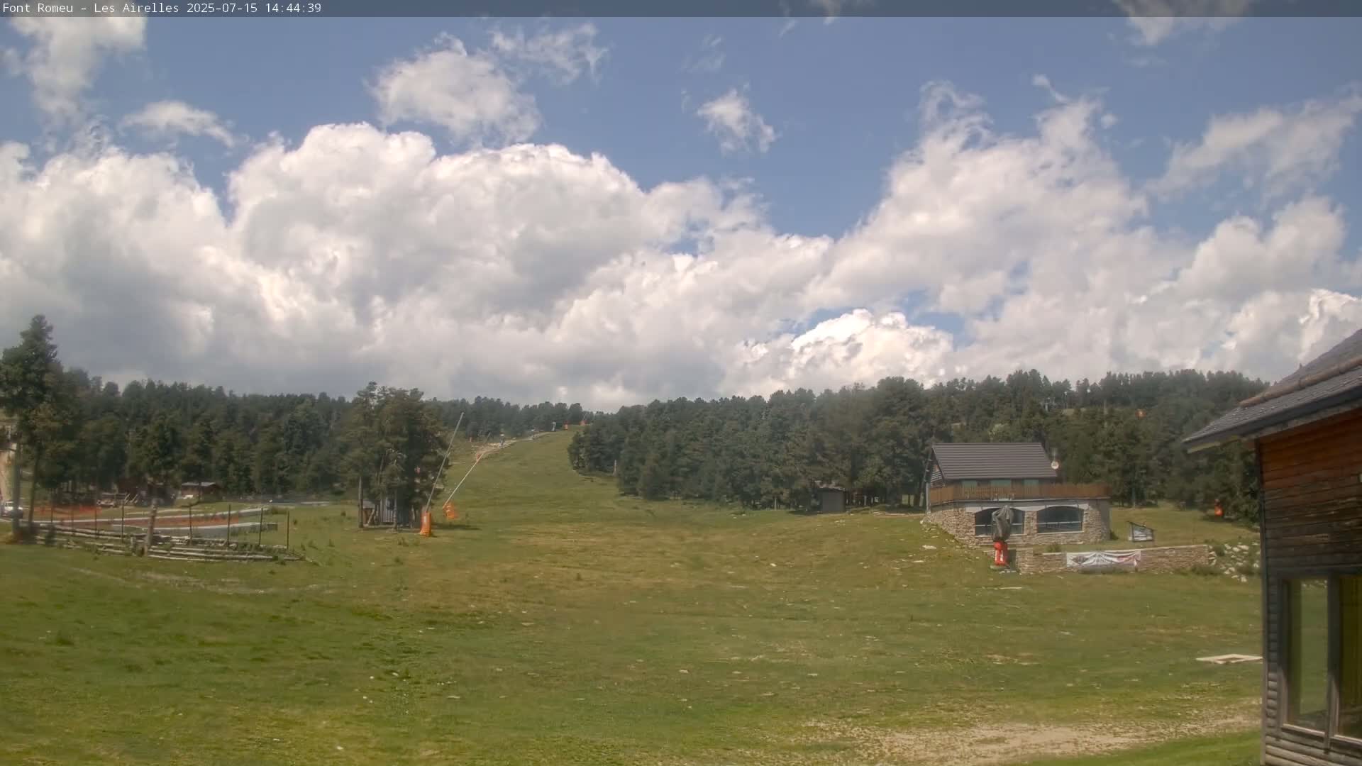Font Romeu Pyrenees 2000 m Les Airelles Ski Slopes Live Cam - Prades, Pyrenees-Orientales, Occitanie, France